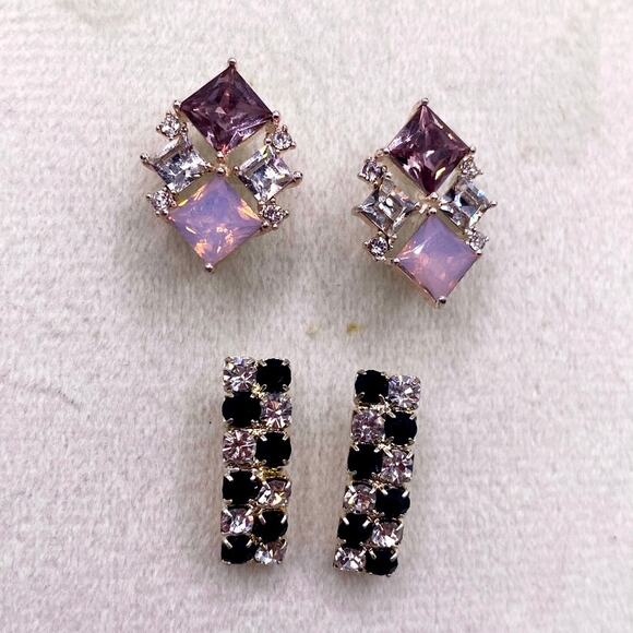 Lot of Two VTG Pairs Of Sparkly Rhinestones Earrings - Picture 4 of 4